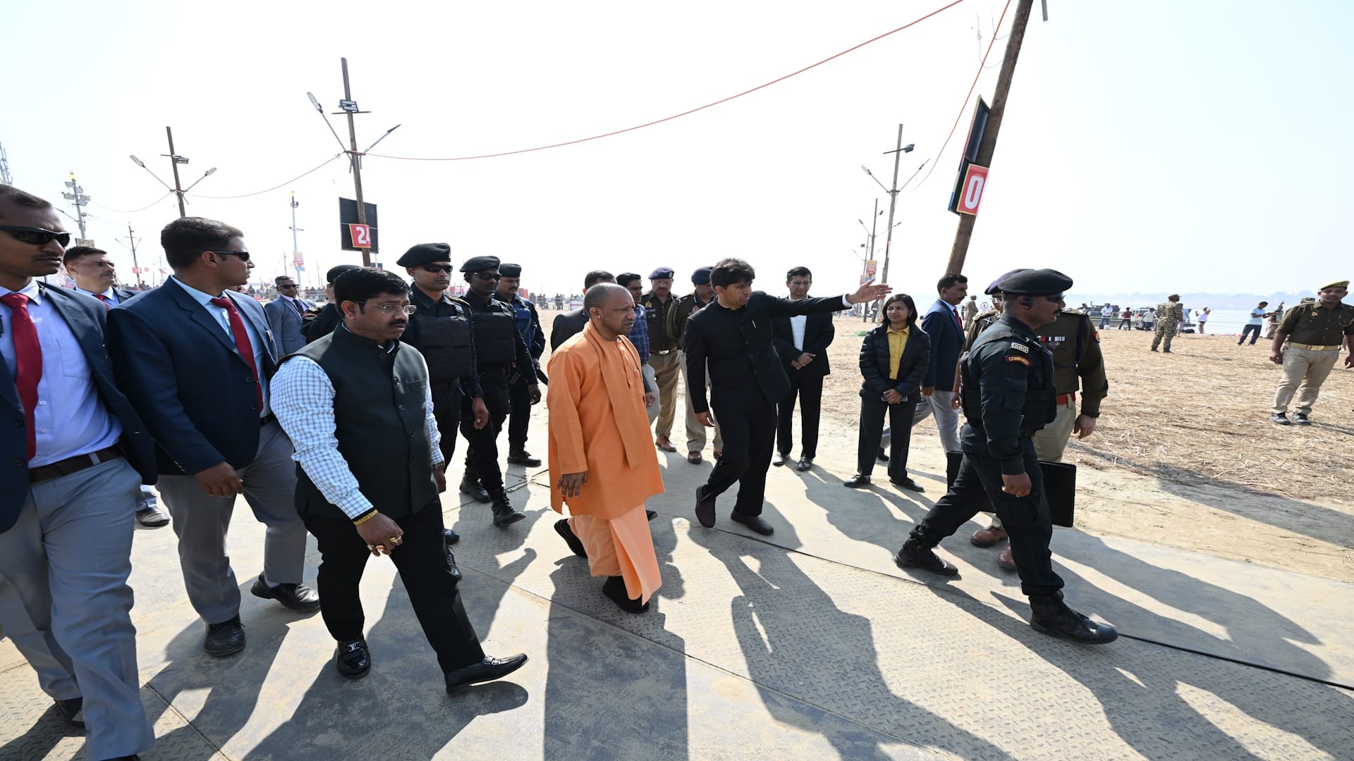 CM Yogi took stock of the arrangements on the banks of Sangam, met the saints