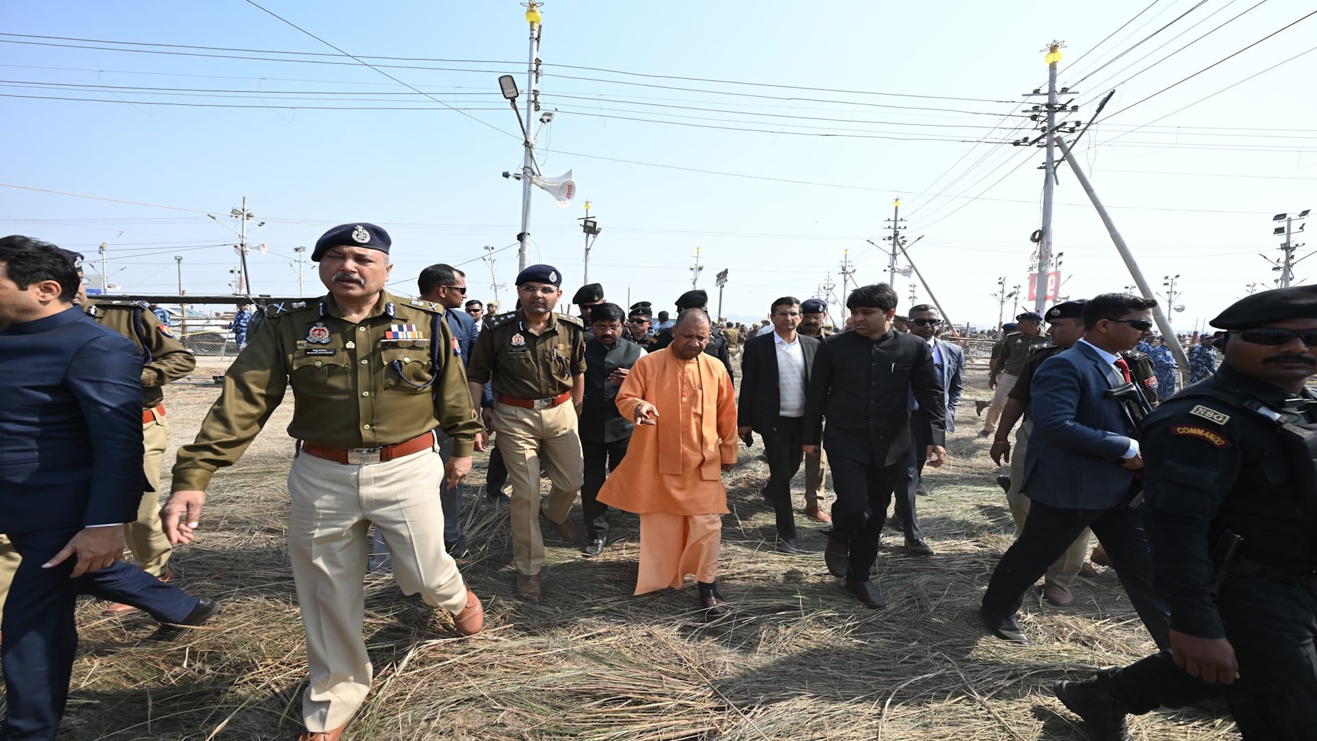 CM Yogi took stock of the arrangements on the banks of Sangam, met the saints