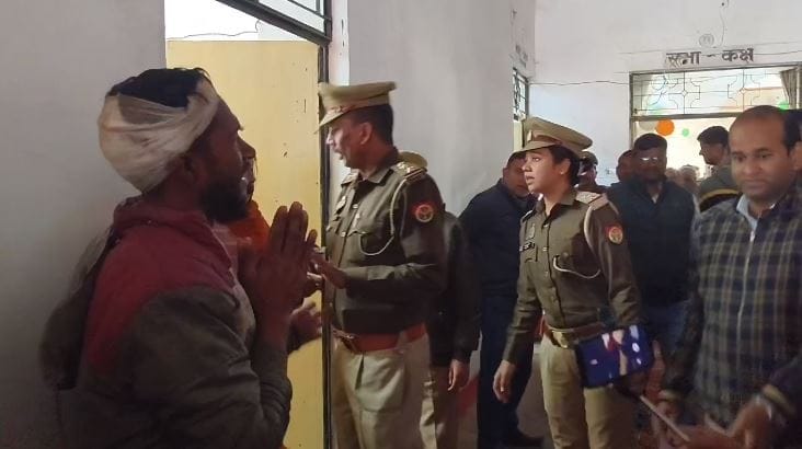 Police stopped from going to Samadhan Diwas in ballia injured complainant DM-SP gave instruction