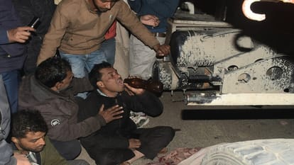 Meerut: The wheel of the truck came off the chest of the Municipal Corporation employee... Four hours of jam