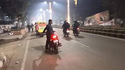 Mahakumbh 2025: भगदड़ के दर्द से कराहते लोग, अपनों को ढूंढती निगाहें...इलाहाबादियों को शर्म न आई; यूं ठगते रहे Mahakumbh 2025: People of Allahabad cheated those who went out to find their family lost in stampede in sangam
