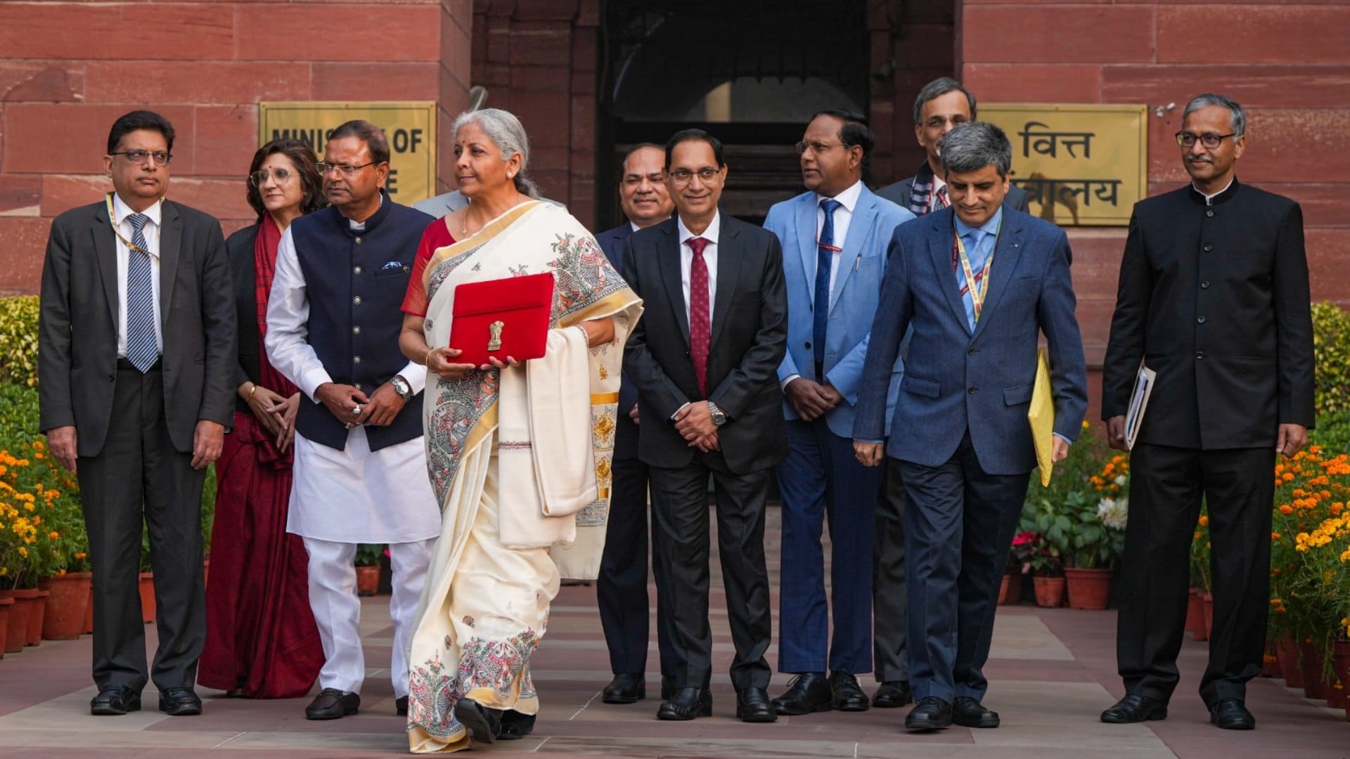 Union Budget 2025 Finance Minister Nirmala Sitharaman Wear Madhubani Print handloom saree origin state price