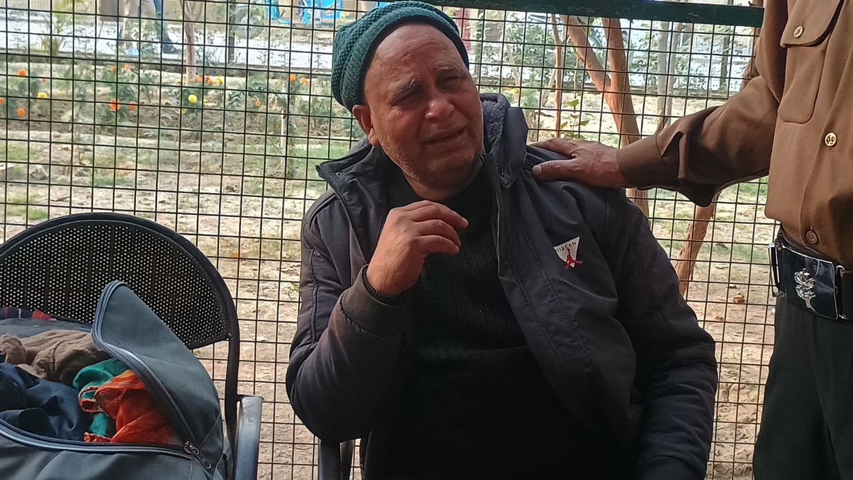 Ghazipur Road Accident husband cried on death of his wife