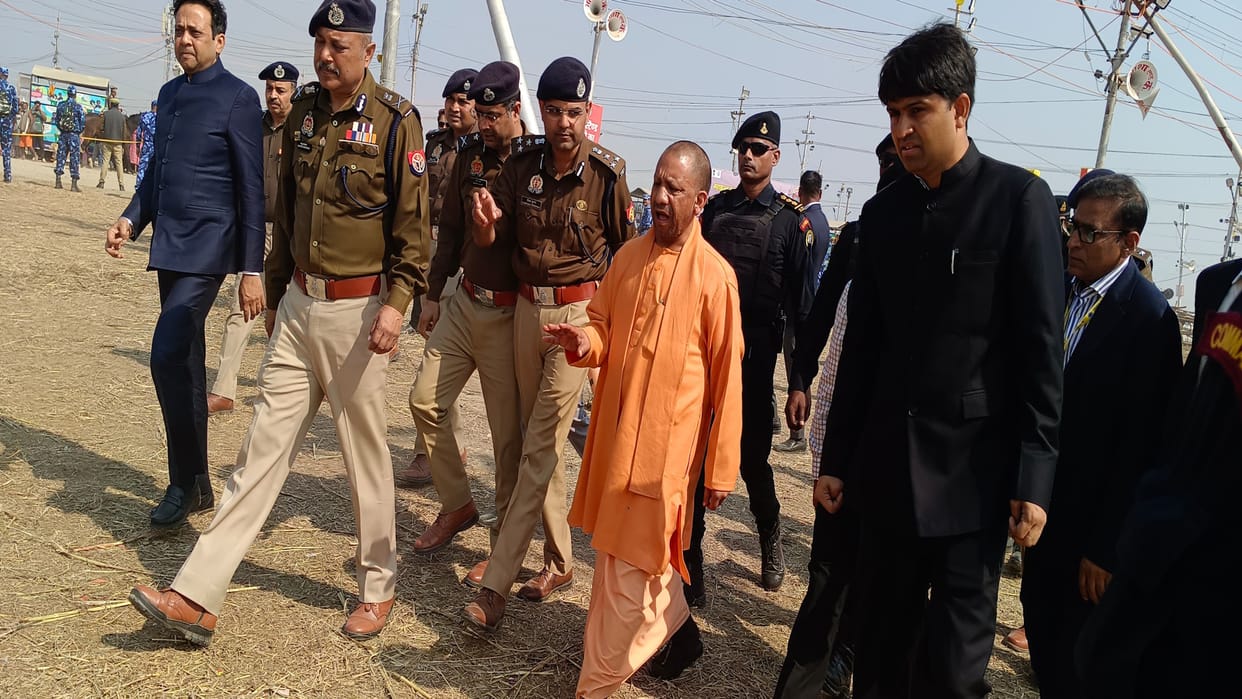 CM Yogi took stock of the arrangements on the banks of Sangam, met the saints