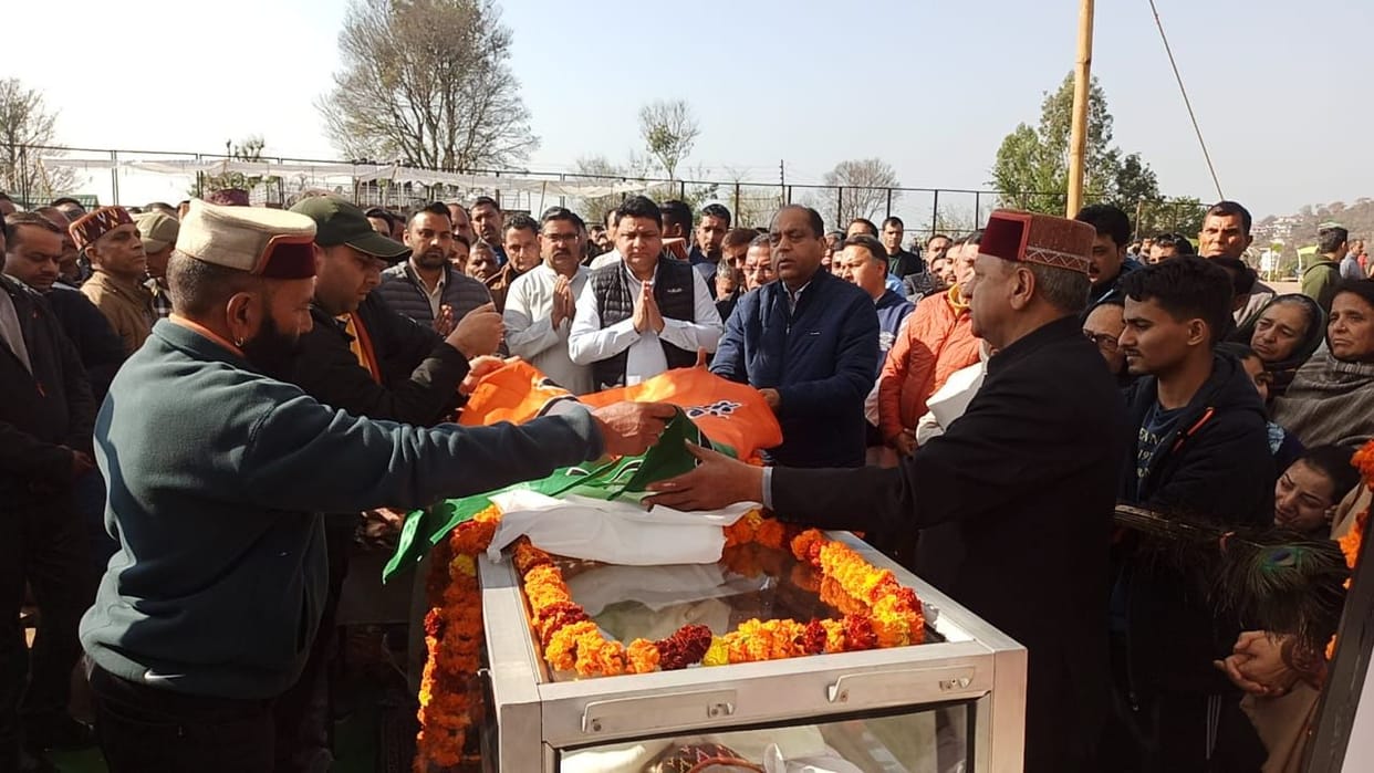 Senior Dharamshala BJP leader Kishan Kapoor cremated with state honors