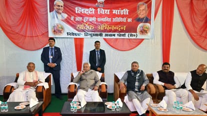 Bihar News: CM Nitish Kumar seen hugging Jitan Ram Manjhi: Litti Chokha program: Hum, JDU