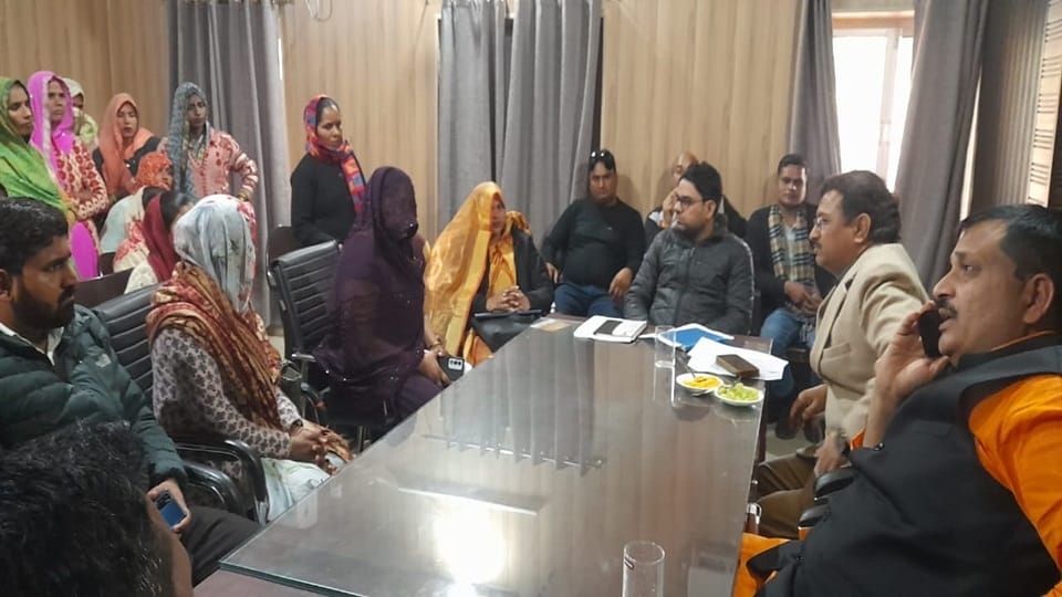 Women surrounded Chandaus block