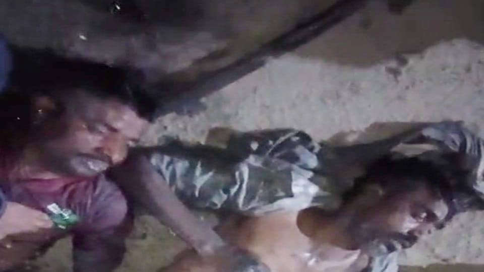 Laborer engaged in cleaning tank in chemical factory dies due to poisonous gas