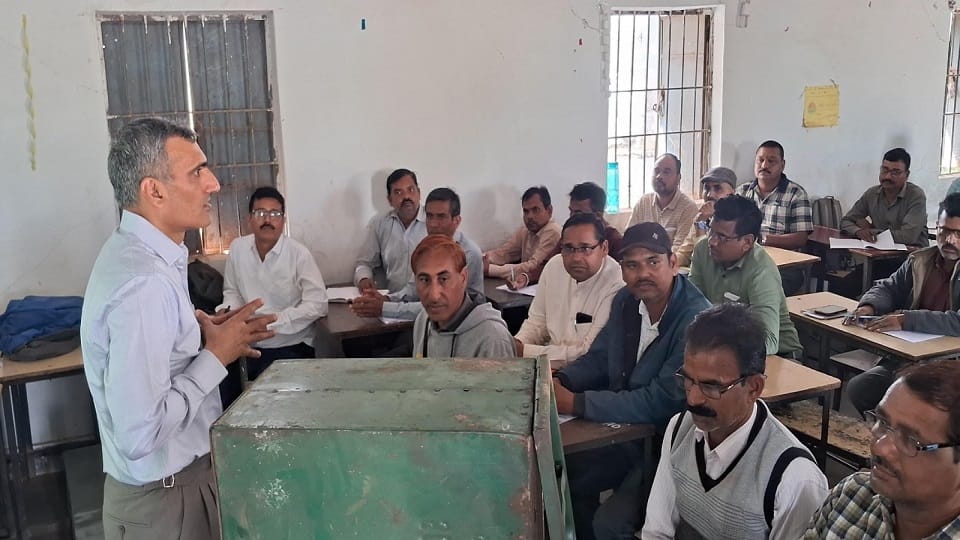 Negligence in election work collector suspends six teachers issues notice to five in Bemetara
