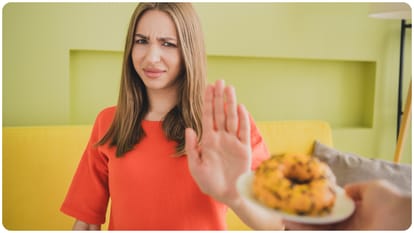 health ministry ordered health warnings for deep-fried snacks like samosas and jalebis
