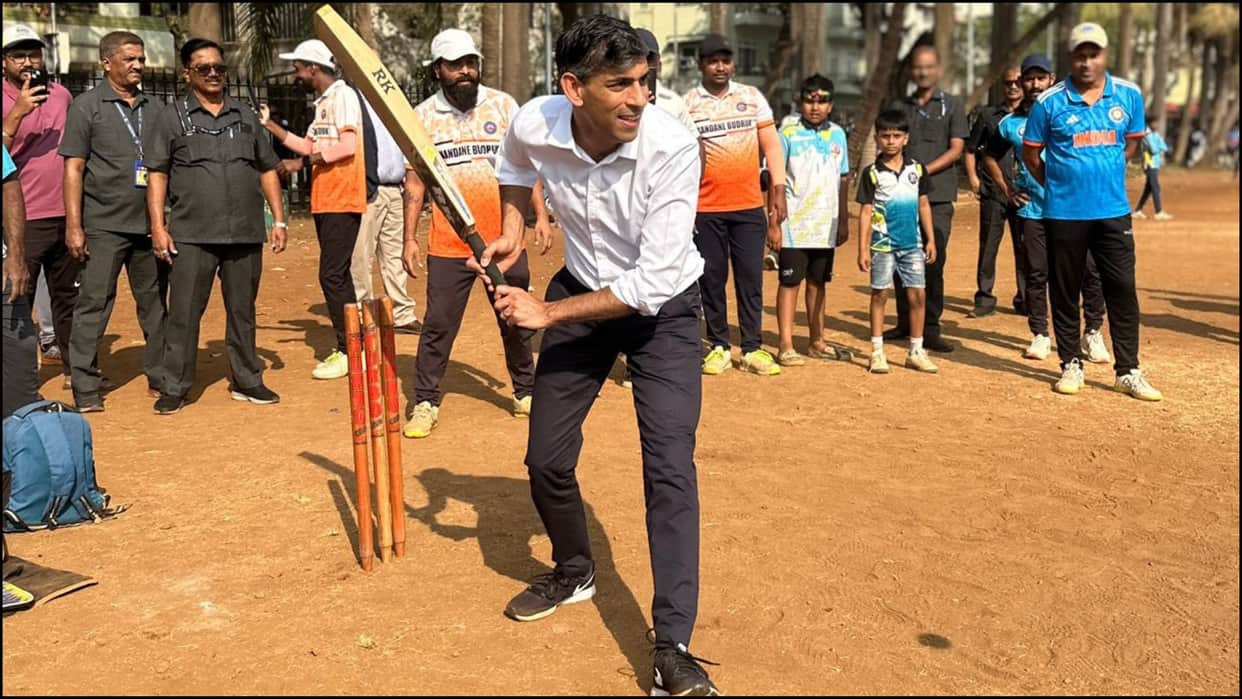 Former UK PM Rishi Sunak visits Mumbai, plays tennis ball cricket, News in hindi