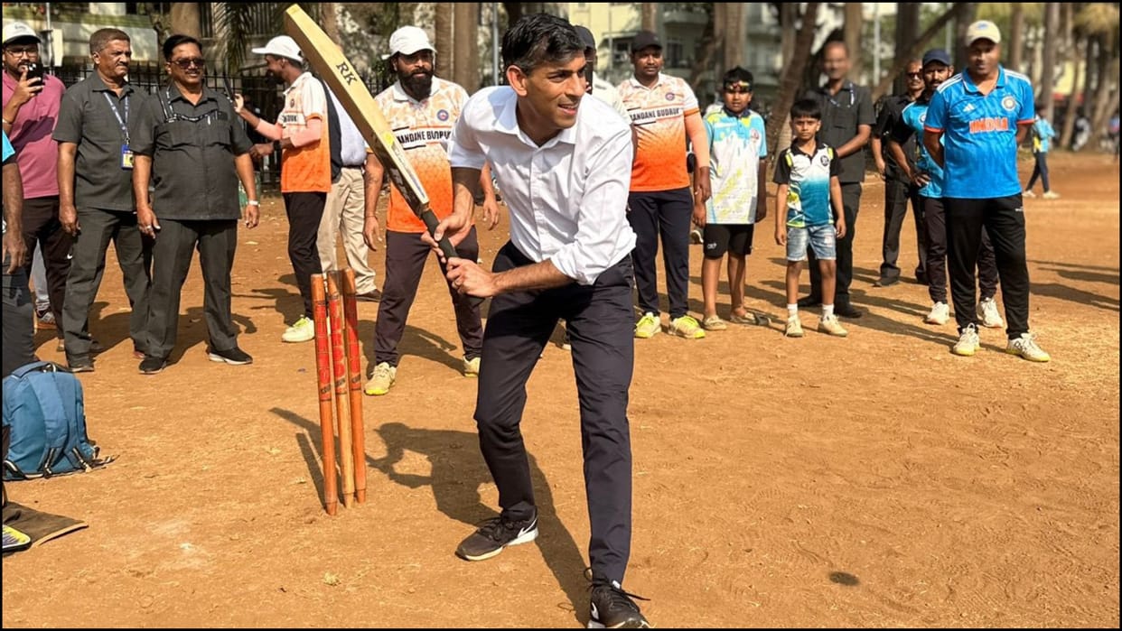 Former UK PM Rishi Sunak visits Mumbai, plays tennis ball cricket, News in hindi