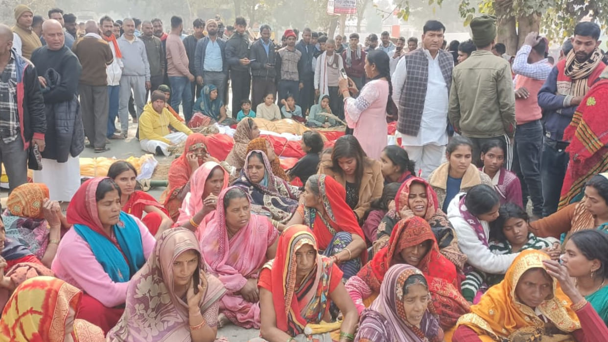 UP Ghazipur Accident Tragedy, Eight bodies were sent to Gorakhpur, villagers created jam.Details in Hindi