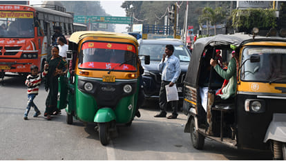 Despite CM's instructions, there is no relief from jam in Gorakhpur, illegal parking encroachment are reasons.