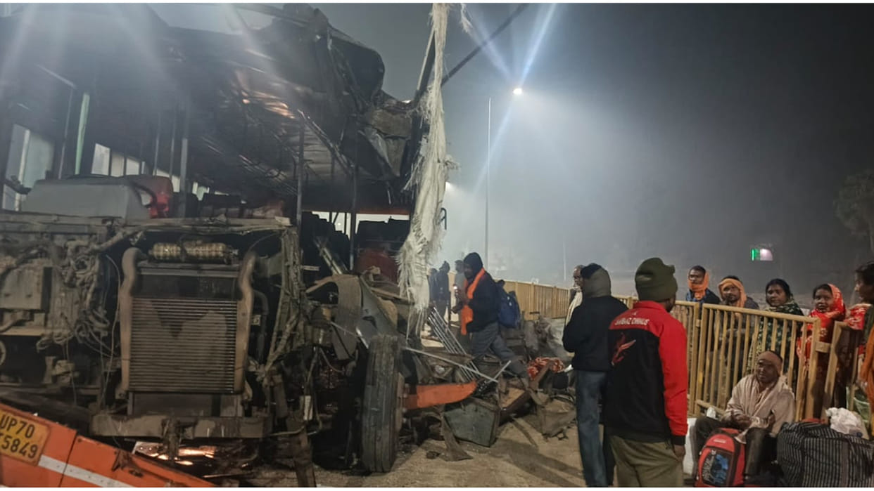 Bus hits parked truck in Gorakhpur, 12 passengers injured - were returning from Prayagraj