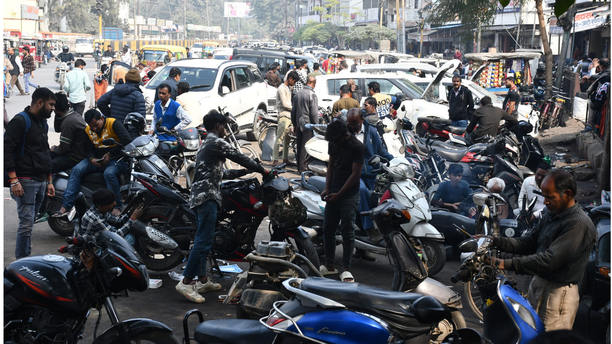 Despite CM's instructions, there is no relief from jam in Gorakhpur, illegal parking encroachment are reasons.
