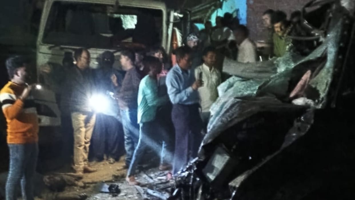 Horrific accident on Varanasi-Shaktinagar road truck and Scorpio collide several people reported dead