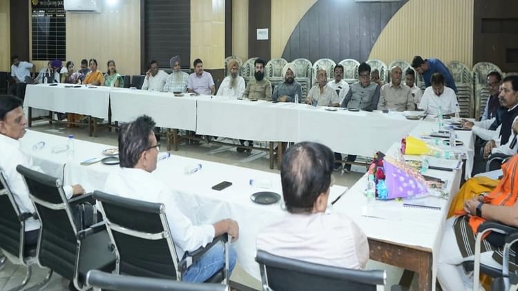 छत्तीसगढ़ निकाय चुनाव: बीजेपी कल जारी करेगी जनघोषणा पत्र, चैंबर ऑफ कॉमर्स के पदाधिकारियों से मिलकर मांगे सुझाव