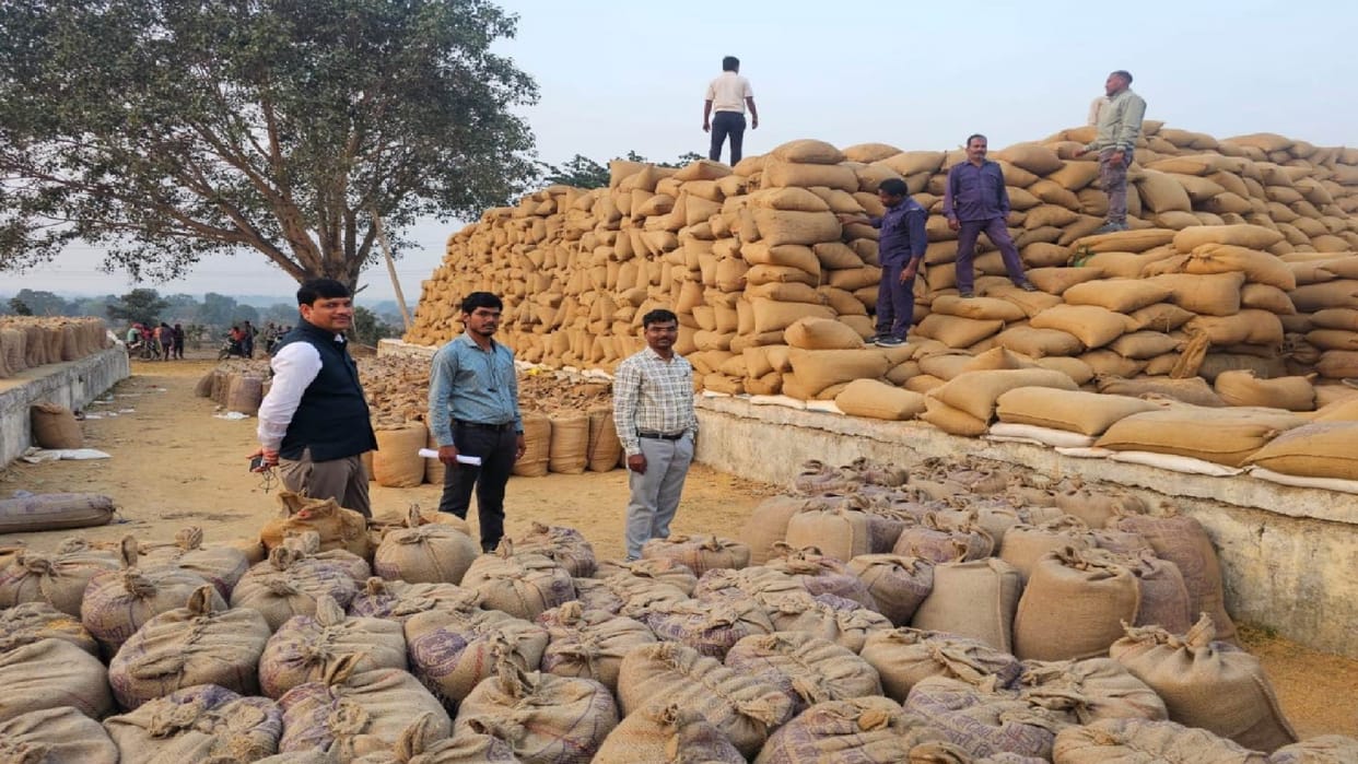 Case of recovery of 60 lakh rupees registered against committee manager and Phad in-charge in Chhattisgarh