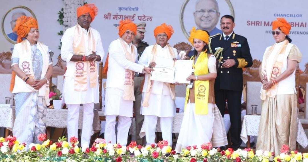 Chhatarpur: Convocation ceremony of MCBU, Governor gave gold to 38 students, 127 students got degrees.