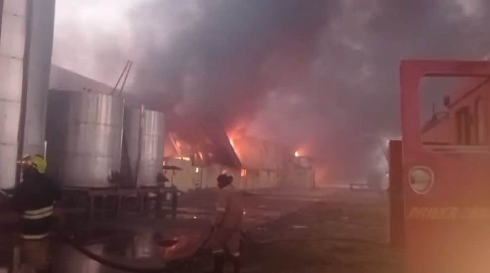 प्रिया गोल्ड बिस्कुट फैक्टरी में भीषण आग