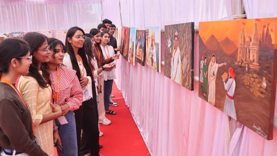 indore news mata ahilya bai holkar paintings davv college
