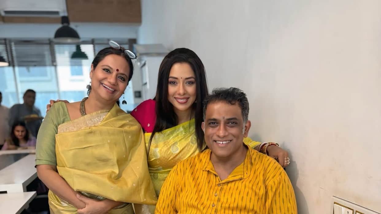 Rupali Ganguly Anupama celebrate Vasant Panchami on set the entire cast was seen in yellow clothes see photos