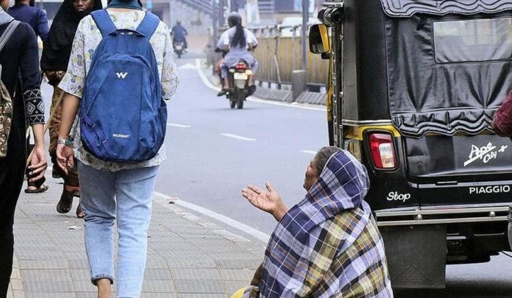 Indore News Collector bans giving alms and buying goods from beggars