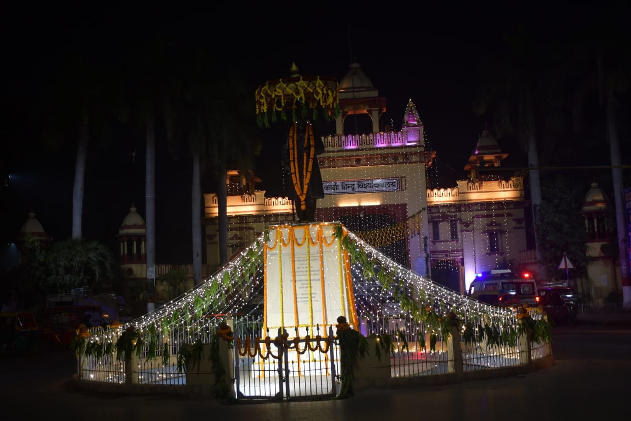 Establishment Day of bhu started with 10 courses today more than 800 elections held for chancellor