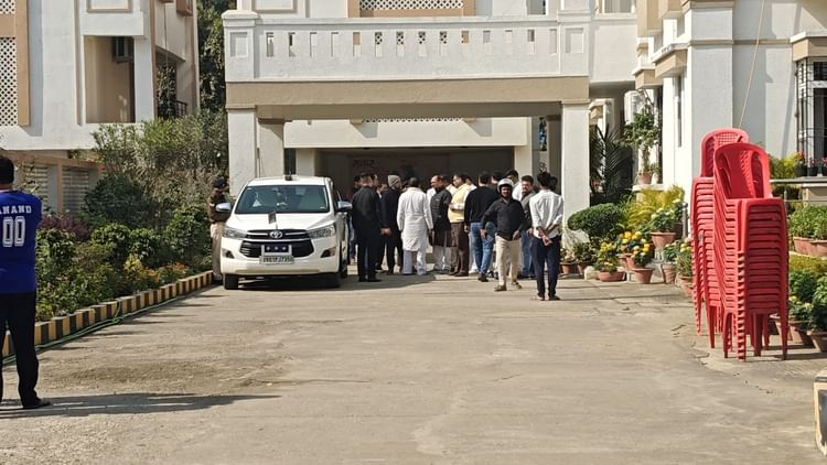 Bihar: कांग्रेस विधायक शकील अहमद खान के बेटे ने की आत्महत्या, सरकारी आवास में मिला शव; पप्पू यादव ने जताया दुख