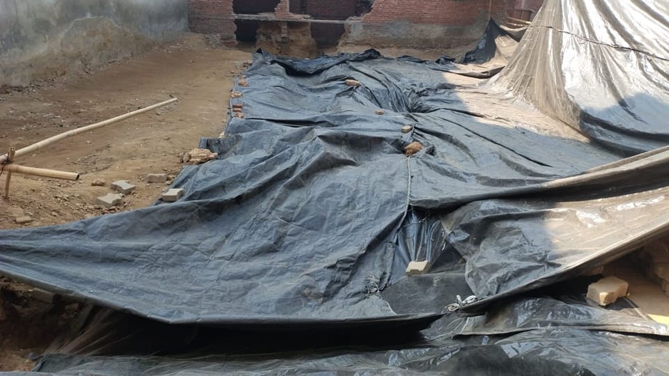 There is no shed to protect the stepwell from rain water, the administration will install waterproof tents