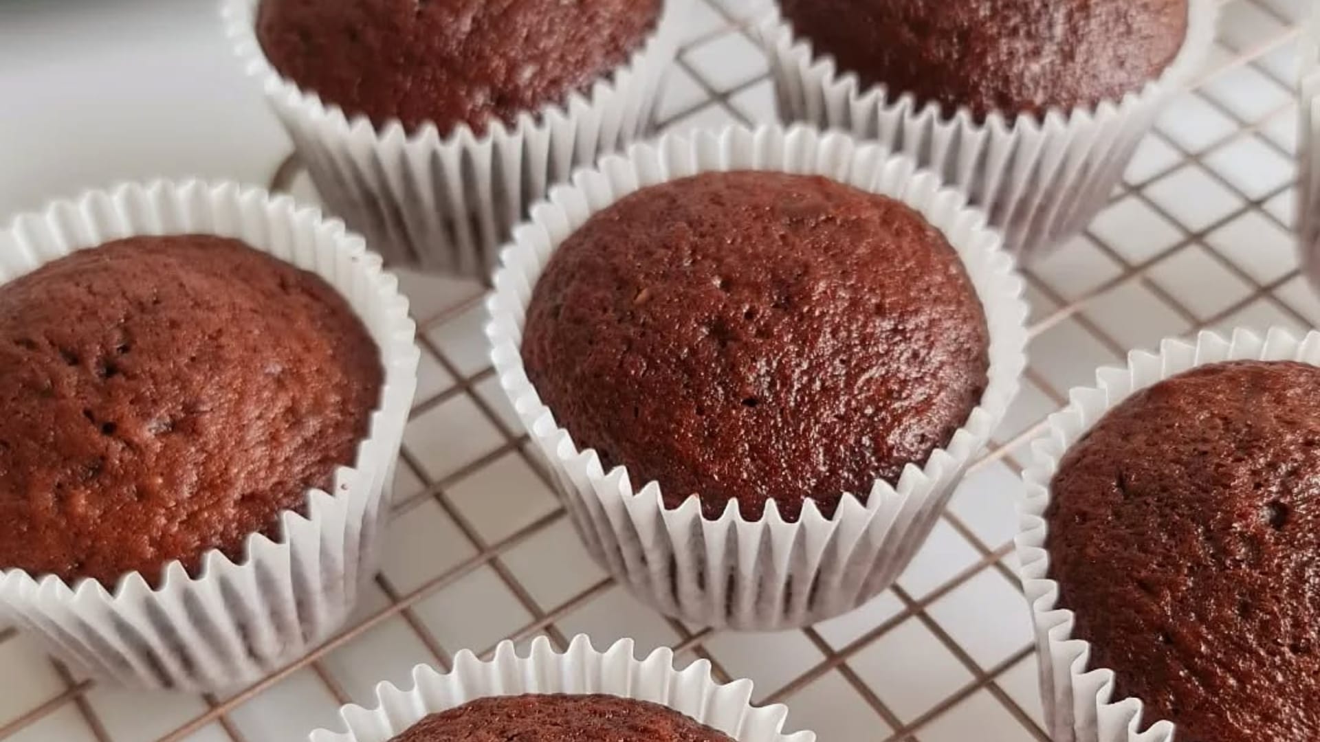 Chocolate Day 2025 Dish Know How to Make Chocolate Cupcake Kaise Banaen Recipe in Hindi