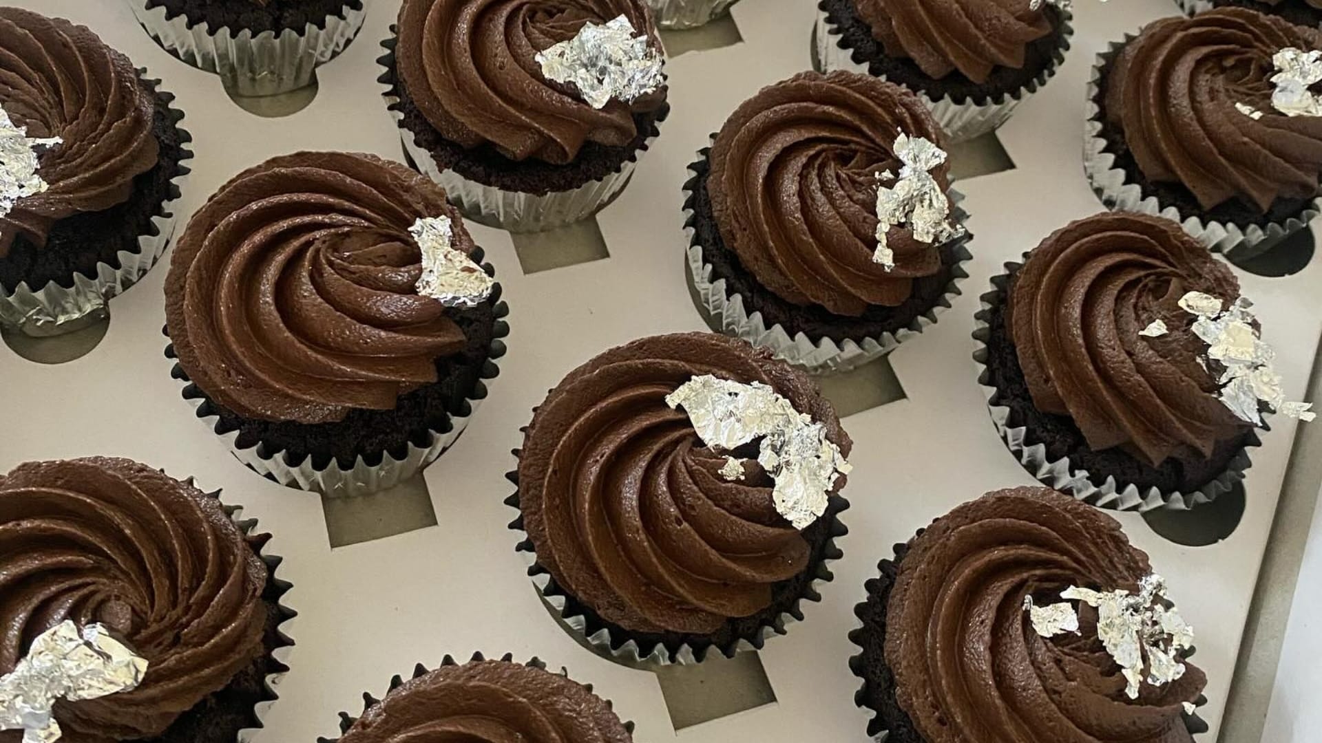 Chocolate Day 2025 Dish Know How to Make Chocolate Cupcake Kaise Banaen Recipe in Hindi