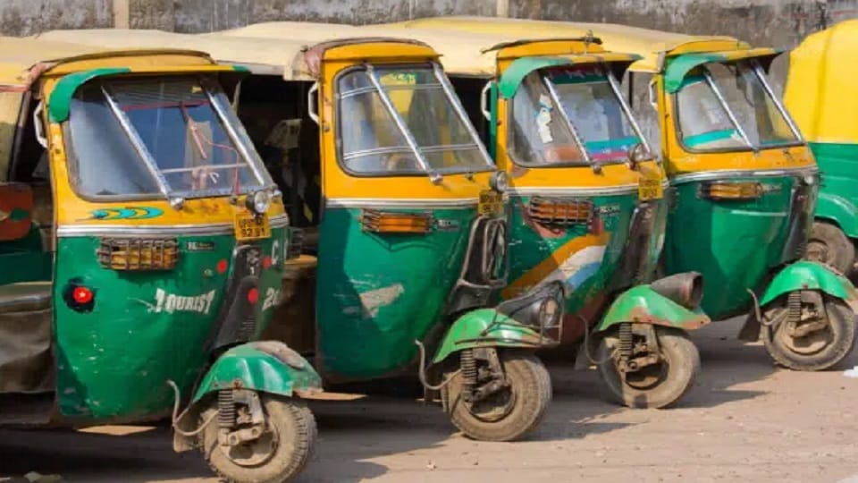 Owners and drivers of more than three thousand e-rickshaws in Haldwani did not get verification done