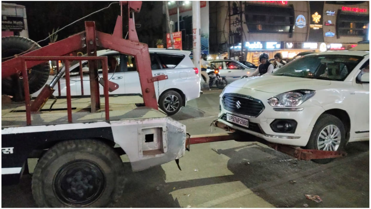 Vehicles moved off the road in front of Kali Mandir of Gorakhpur...buses parked in the stand