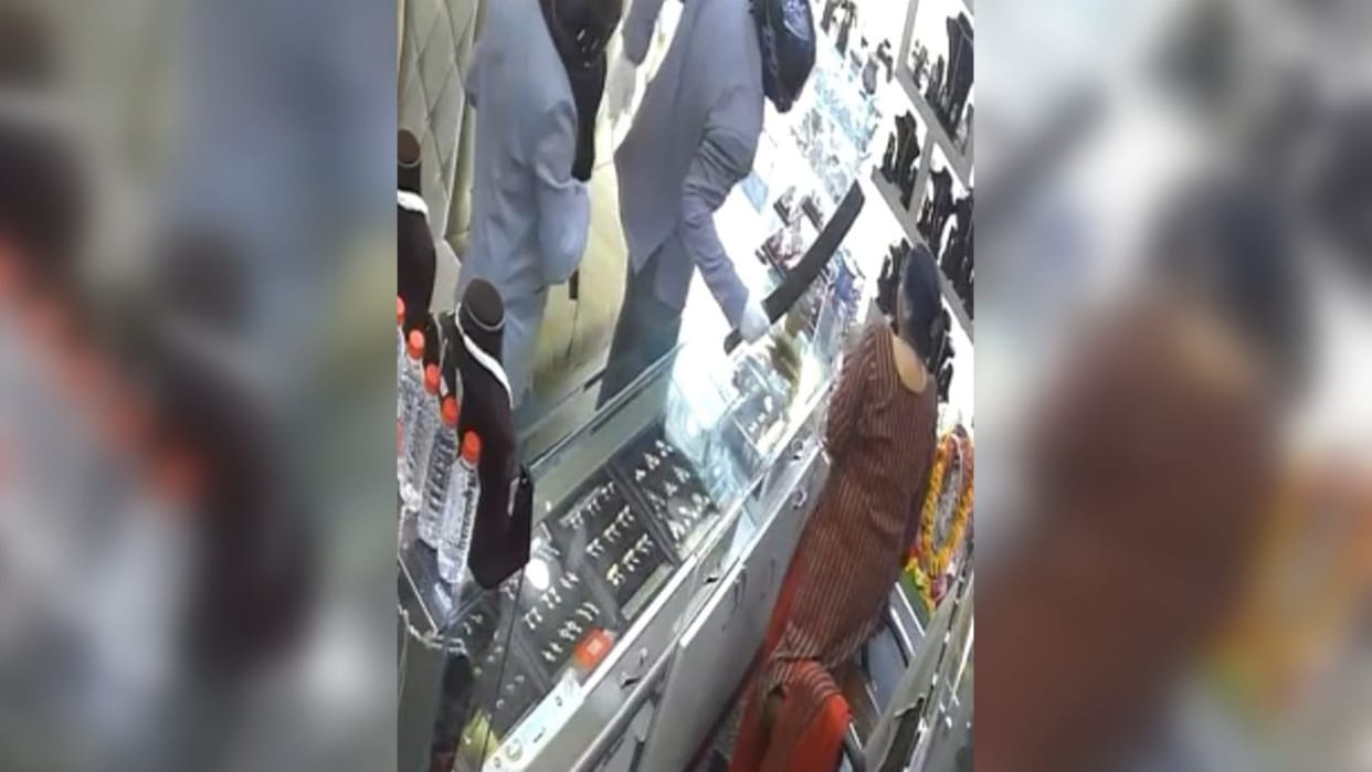 Police found important clues in Greater Kailash robbery case: Search for two suspects who came to get their ea