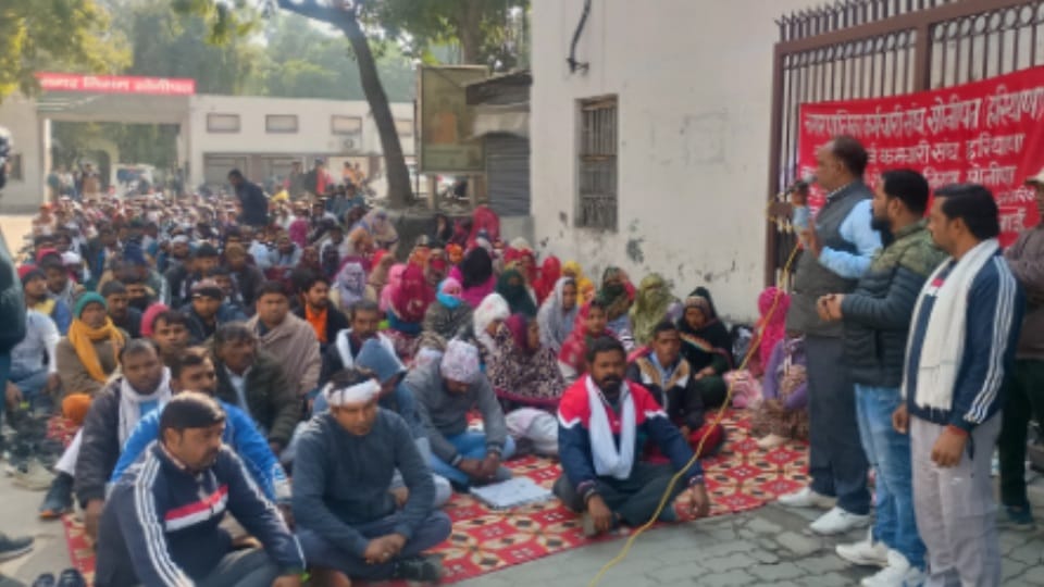 In Sonipat, permanent and payroll sanitation workers also went on strike in support of contract workers
