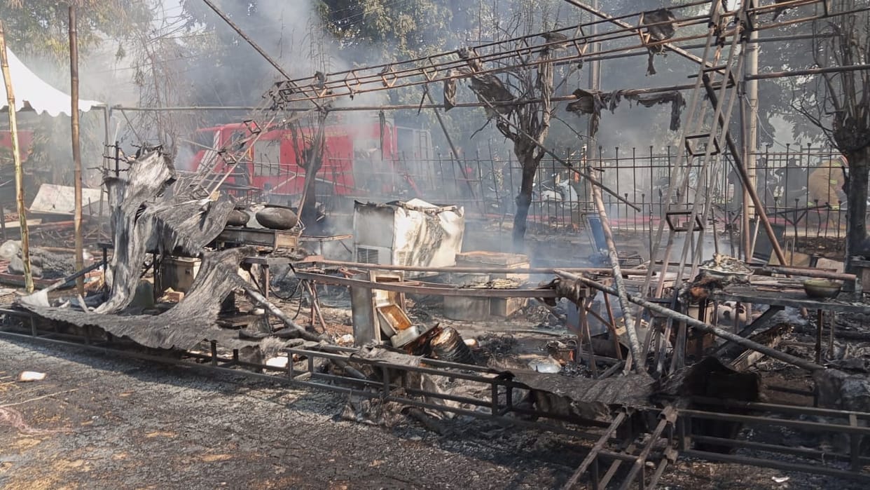 Fire broke out in the catering stall of Santakda Mahotsav in Lucknow.