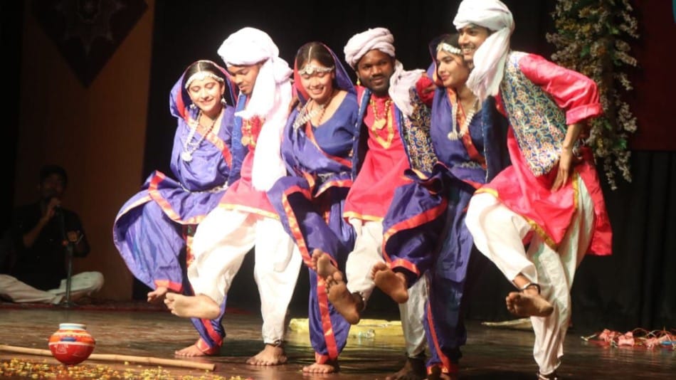 Yuvan davv Devi Ahilya University's State-Level Youth Festival