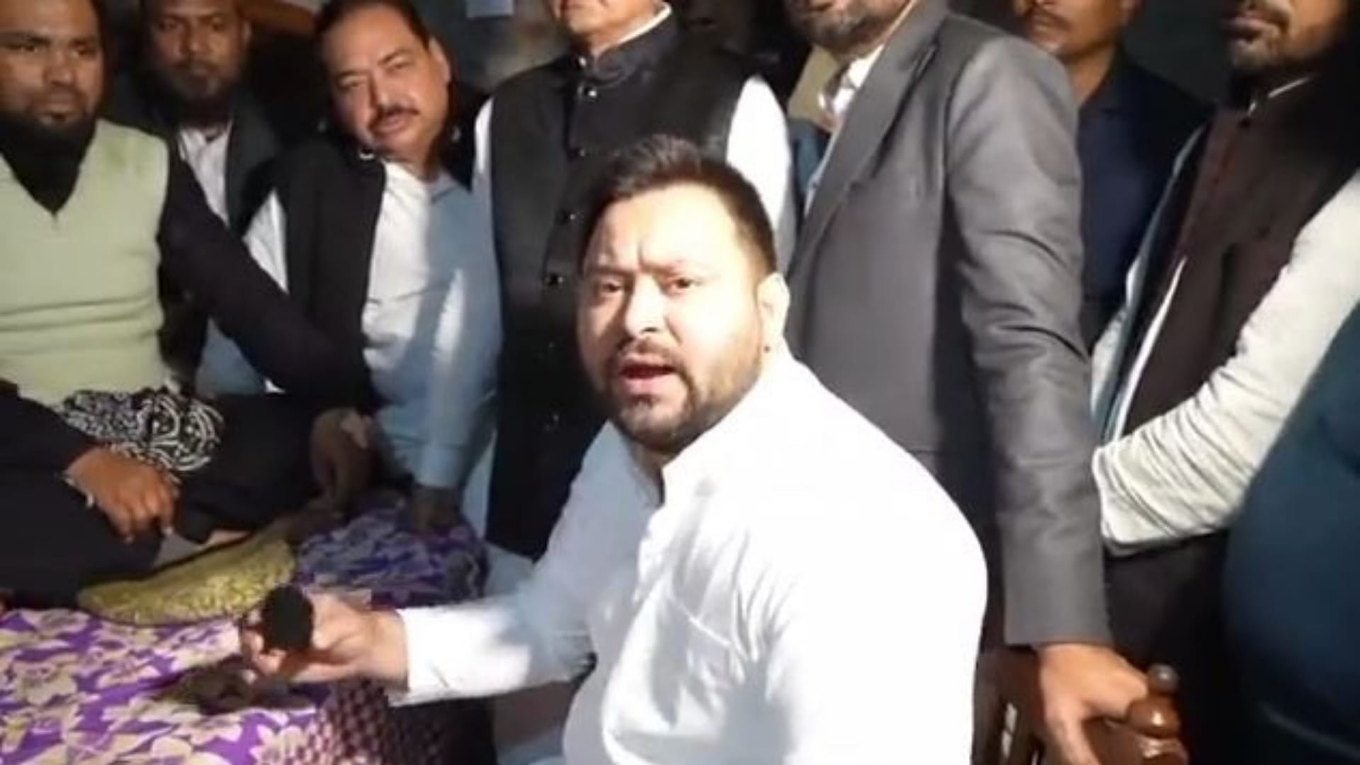 Madhubani News: Maulana's beating case, Tejashwi Yadav says there is no such thing as administration in Bihar