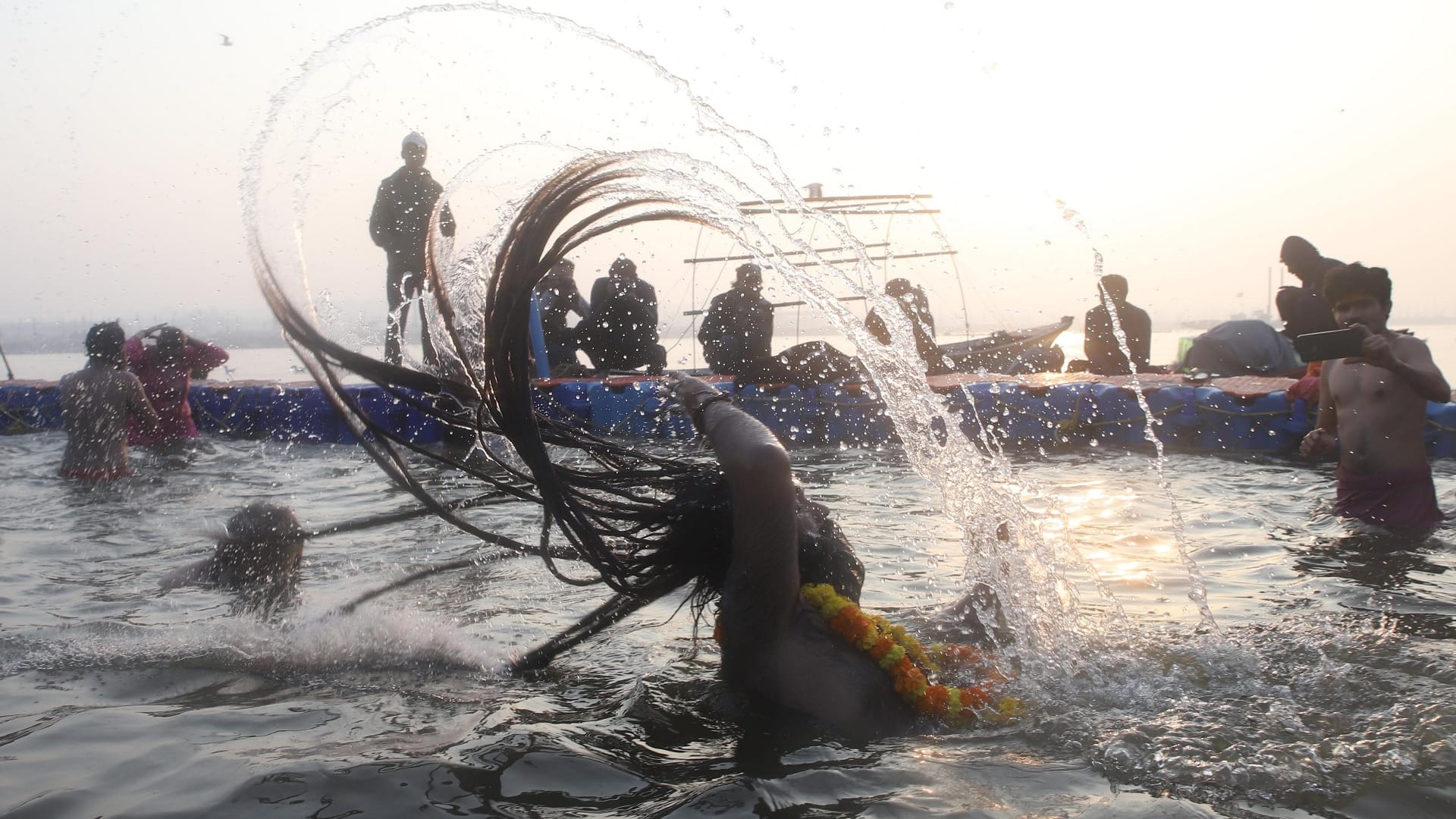 Mahakumbh Mela Naga Sadhus Steal the Show with Weapons and Martial Arts Display News in hindi