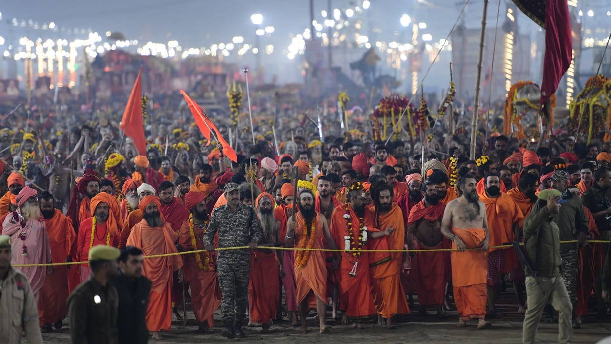 Mahakumbh 2025 Massive Crowd Surges During Amrit Snan VIP Culture Can Cause stampede