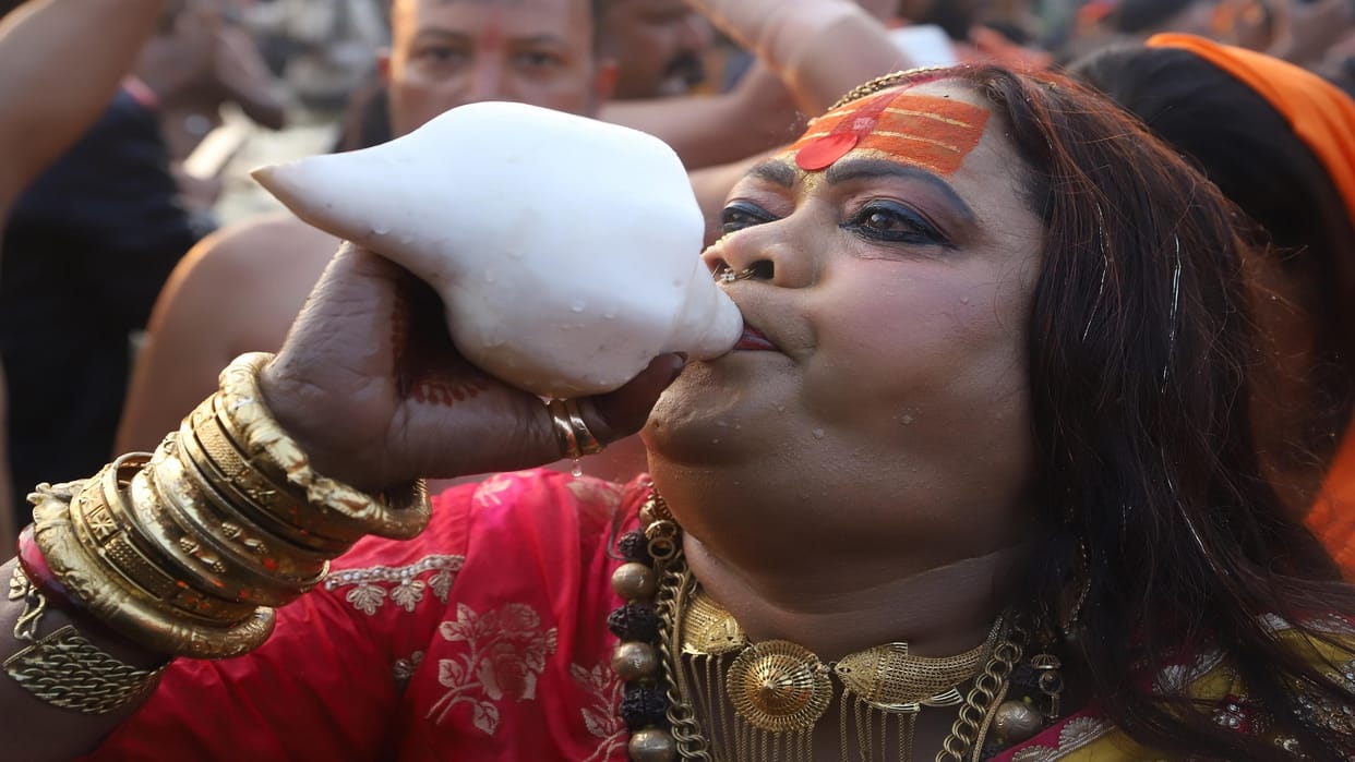 Worshiped With Conch Vastu Shastra Maa Laxmi Ke Ghar Me Aagman Ke Sanket Vastu Tips