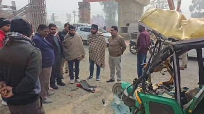 Saharanpur: Due to wheel breakage, the front part of the crane fell on the tempo, there was screams