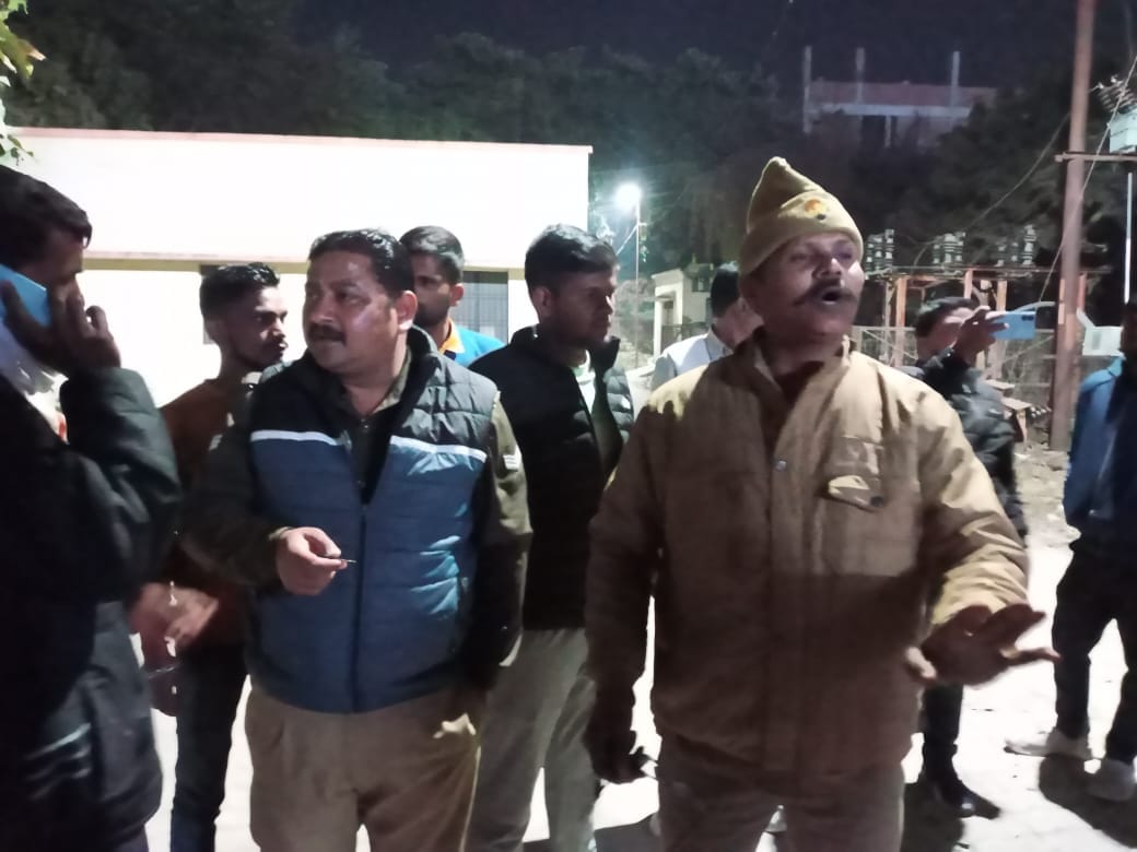 Gonda: Three bikers going to wedding procession died in a road accident, an unknown vehicle hit them and ran a