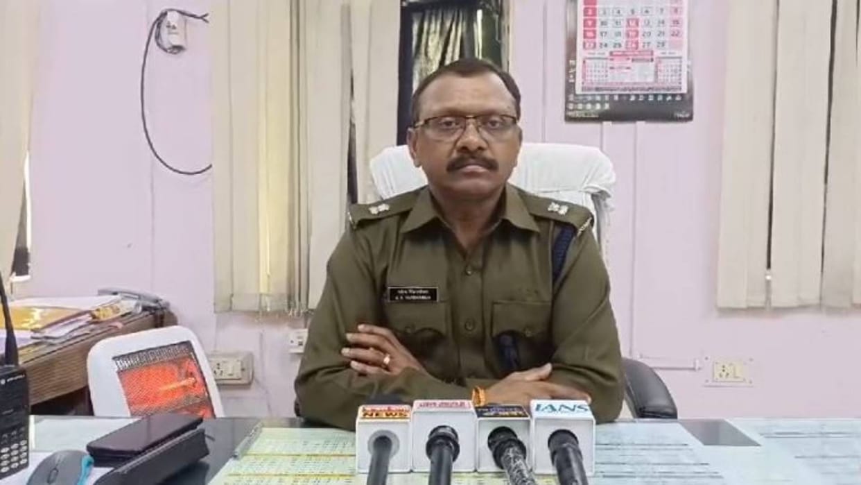 Gwalior News thief stole two and a half lakhs by opening trunk of businessman Activa police investigating CCTV
