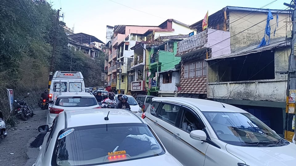 Uttarakhand News: Jam due to patchwork in Nainital