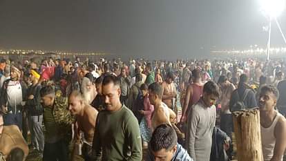 Mahakumbh: A procession of faith gathered on the banks of Sangam, devotees took a dip along with saints