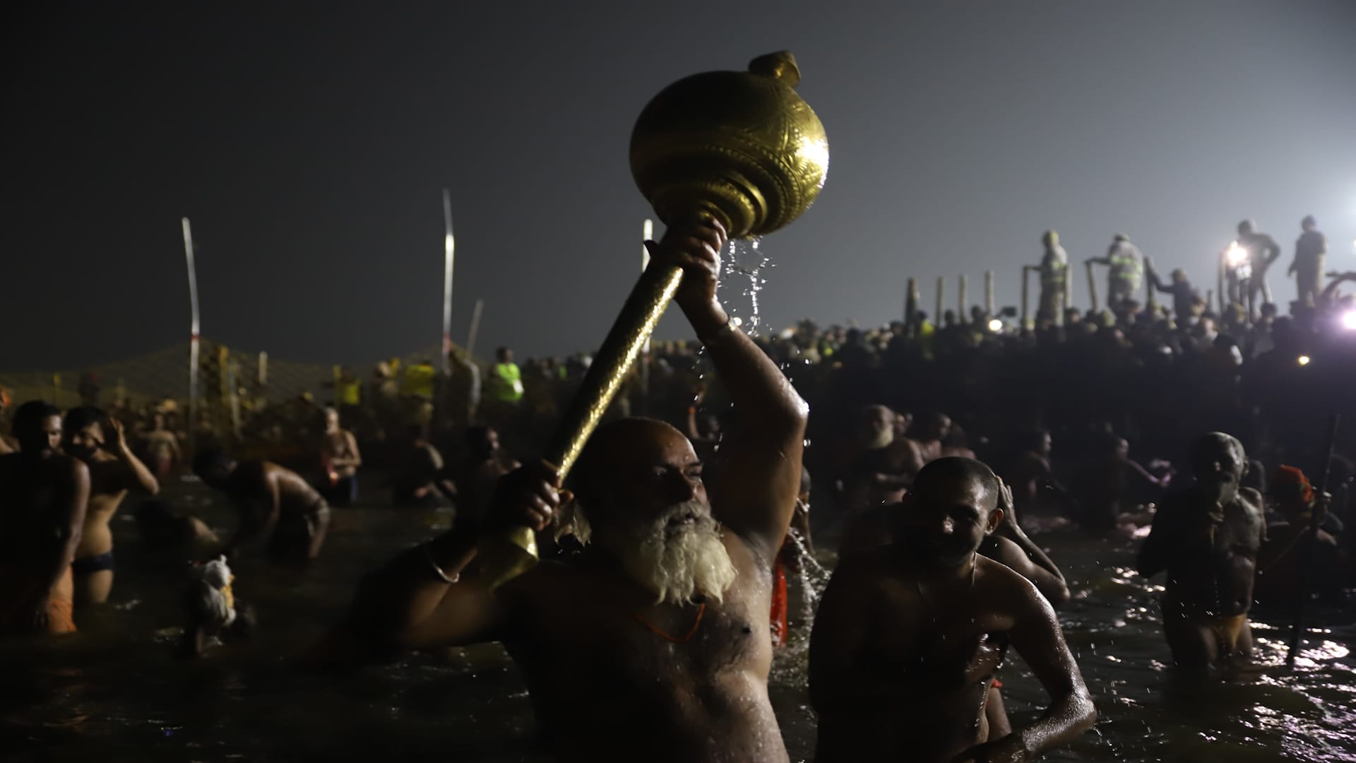 Mahakumbh: A procession of faith gathered on the banks of Sangam, devotees took a dip along with saints