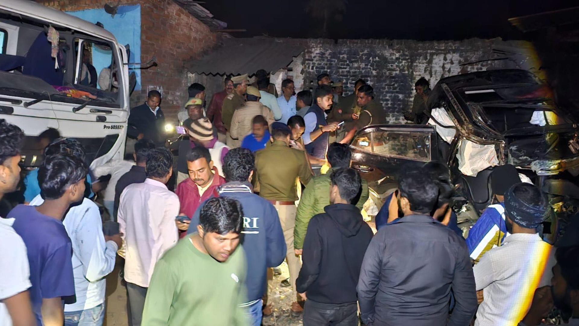 Sonbhadra Accident tragic story of death of six people in road accident while going for Mahakumbha Snan